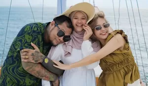 Benarkah Istri Virgoun Sudah Hamil Sebelum Menikah? Ini Penjelasan Ibunda