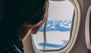 5 Tips Agar Tetap Nyaman Naik Pesawat Terbang, Simak Ya!