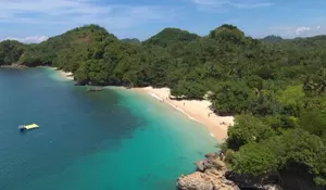Bersantai Sambil Jelajah Keindahan Bawah Laut Pantai Tiga Warna, Malang