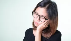 Mengatasi Gusi Bengkak dengan 4 Cara Alami Yang Ampuh