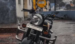 Tips Menjalani Masa-Masa Terjebak Hujan Saat Berkendara Motor Dan Tidak Bawa Jas Pelindung