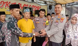 Suksesnya Tasyakuran Kades Jabung, Warga Serahkan Senpi Rakitan Sebagai Dukungan Kamtibmas