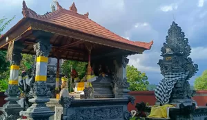 Pura Gunung Baleku Untuk Wisata Religi, Tempat Suci Dengan Cerita Batu Kapong Yang Menakjubkan