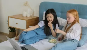 7 Alasan Mengapa Makan Di Atas Ranjang Bukan Pilihan Terbaik, Simak Kenapa Anda Harus Menghindarinya!