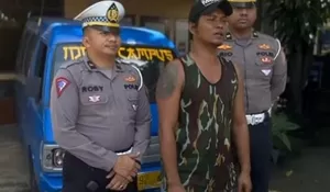 Sopir Angkot Di Bogor Lawan Arah, Marah-marah Sampai Memukul Pengendara Motor Yang Menghadang Dan Menegurnya