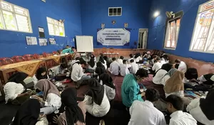 Tim Pengabdian Masyarakat  UMS Latih Warga Desa Cipaku, Cegah Hoaks dan Judi Online