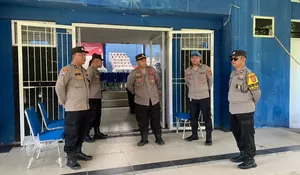 212 PERSONEL POLRESTA AMANKAN PLENO SURAT SUARA DI KECAMATAN