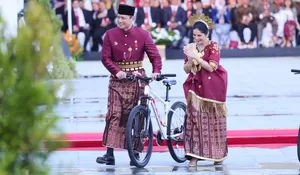 AHY DAN ANNISA TERPILIH BUSANA ADAT TERBAIK DI IKN, DAPAT SEPEDA DARI JOKOWI