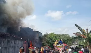 18 UNIT PEMADAM DIKERAHKAN UNTIK JINAKKAN API DI BUKIT CINTA