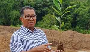 HIJAUKAN LAHAN EKS TAMBANG, PJ GUBERNUR KALTIM AJAK SISWA SMK TANAM KOPI LIBERICA