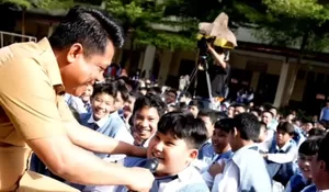 MENYOAL PERPISAHAN SEKOLAH, DILEMA TRADISI DAN BEBAN FINANSIAL ORANGTUA