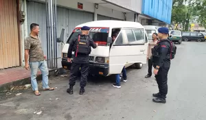 BRIMOB KALTIM PERKETAT PENGAMANAN TERMINAL DAN PELABUHAN JELANG PUNCAK ARUS BALIK LEBARAN