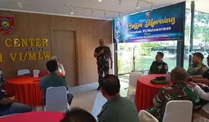 PANGDAM VI/MULAWARMAN JALIN SILATURAHMI DENGAN AWAK MEDIA