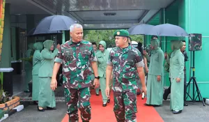 PANGDAM TINJAU KODIM PASER, DORONG PRAJURIT TERUS HADIR SEBAGAI SOLUSI DI TENGAH MASYARAKAT