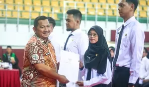 MUDYAT NOOR INGATKAN PENTINGNYA INTEGRITAS DAN DISIPLIN KEPADA 696 PEGAWAI BARU