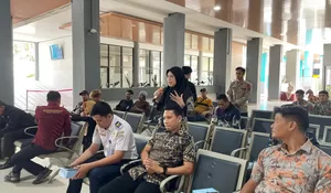 JUMAT CURHAT DI TERMINAL BATU AMPAR, BIDDOKKES POLDA KALTIM TEKANKAN KESELAMATAN BERKENDARA MELALUI PEMERIKSAAN KESEHATAN