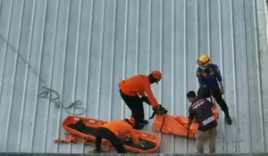 JASAD PRIA DITEMUKAN MEMBUSUK DI ATAP RUKO BALIKPAPAN