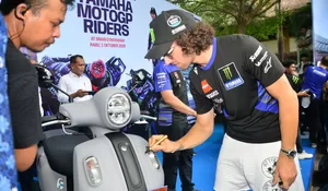 RATUSAN PELAJAR SMA DI MATARAM ANTUSIAS BERTEMU QUARTARARO DAN RINS