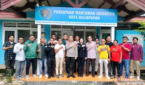 PENMAS POLDA KALTIM SILATURAHMI KE SEKRETARIAT PWI BALIKPAPAN