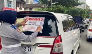 DISHUB BALIKPAPAN GENCARKAN RAZIA PARKIR LIAR DI TITIK PADAT KENDARAAN