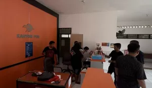 PELAKU AKSI BRUTAL DI KANTOR POS SEPINGGAN MASIH DIBURU