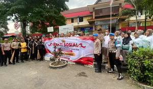 Sambut Hari Bhayangkara ke-80, Polresta Surakarta Bersama Pedagang Bersihkan Pasar Legi