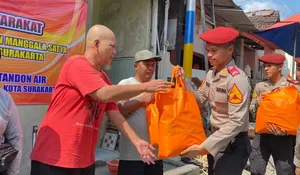 Taruna Akpol Angkatan 60 Renovasi MCK dan Berikan Tandon Air untuk Warga Sangkrah Solo