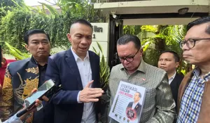 Rismon Serahkan Buku Forensik Digital ke Jokowi, Siap Ungkap Fakta di Sidang Tudingan Ijazah Palsu