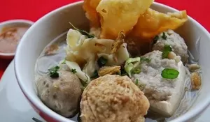 Surga Pecinta Bakso! Ini 11 Rekomendasi Bakso Legendaris di Malang