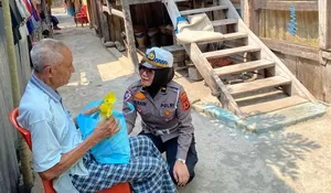 Satlantas Bulukumba Edukasi Warga dan Bagikan Sembako