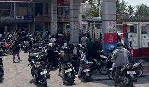 Wayan Koster Janji BBM Bali Segera Normal, SPBU Pengosekan Masih Antre