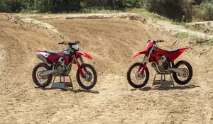 Gebrakan Baru Ducati: Desmo450 MX dan Version Factory Siap Mengacak-acak Arena Motocross!