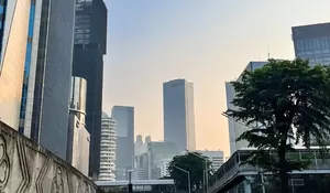 Sempat Masuk Atmosfer Jakarta, Asap Karhutla Kini Mulai Menjauh ke Arah Barat
