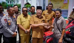 Serahkan alsintan untuk kelompok tani terdampak bencana di Nagan Raya