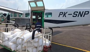 Operasi modifikasi cuaca  berlanjut, 2,4 ton dry ice disemai di langit Sumsel