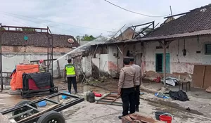 Gudang Rumah di Talun Blitar Terbakar Siang Hari, Korsleting Listrik Diduga Jadi Pemicu