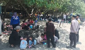 Jamin Rasa Aman Pengunjung Pantai Serang, Polsek Panggungrejo Gencarkan Patroli Wisata