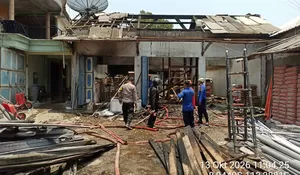 Kebakaran Toko Bangunan di Gandusari Blitar, Kerugian Ditaksir Capai Rp 500 Juta