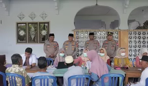 Jumat Keliling Polres Blitar Disambut Antusias, Warga Nikmati Cek Kesehatan Gratis dan Sembako Murah   