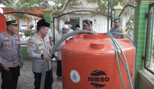 Sinergi Polres Blitar dan BPBD, Warga Kaligambir Terima Bantuan Air Bersih