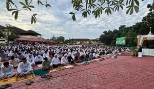 Kapolda Berserta Jajarannya Salat Idulfitri di Mapolda Sultra, Khatib Ingatkan Penguatan Iman dan Profesionalisme