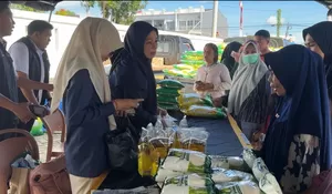 Batalyon A Pelopor Satbrimob Polda Sultra Gelar Pasar Murah 