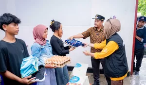 Bupati Azhari Salurkan Bantuan ATENSI dari Kemensos Hingga Tawarkan Masuk Sekolah Rakyat