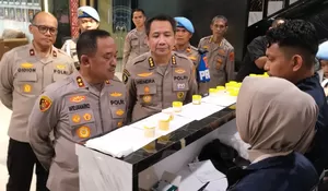 Kapolda Sultra dan Pejabat Utama Ikuti Tes Urine, Dorong Pengawasan Internal