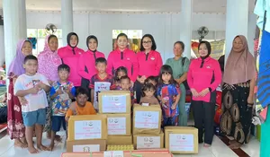 Bhayangkari Sultra Salurkan 150 Paket Bantuan untuk Korban Banjir di Bantaran Kali Wanggu