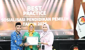 Inovatif dalam Sosialisasi Pendidikan Pemilih, KPU Wakatobi Terima Penghargaan dari KPU Sultra