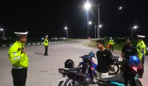 Patroli KRYD Malam Minggu, Ditlantas Polda Sultra Tindak 11 Pelanggar dan Cegah Balap Liar di Kota Kendari