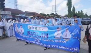 Tampil Anggun, Kafilah Kota Kendari dengan Tenun Daerah di Pawai Ta’aruf MTQ XXXI Sultra 2026