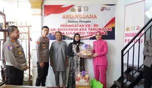 Sambut Hari Bhayangkara ke-80, Kapolda Sultra Bersama Ketua Bhayangkari Anjangsana ke Purnawirawan, Personel Sakit, dan Warakawuri