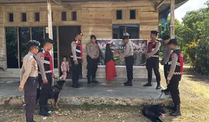 Sambut HUT ke-67, Unit Polsatwa Polda Sultra Gelar Bakti Sosial dan Bagikan Sembako kepada Warga